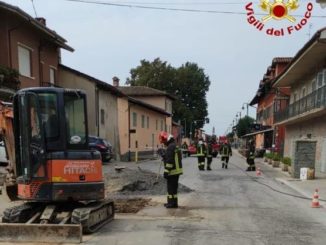 Operai al lavoro tranciano un condotto del metano: quaranta persone evacuate a Magliano Alpi