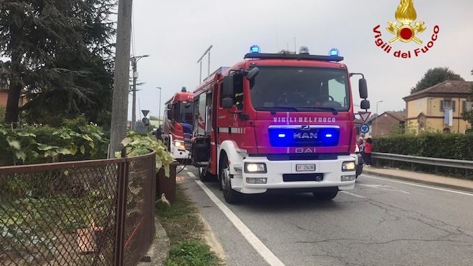 Fiamme in una cantina di via Guarene ad Alba: intervento dei pompieri