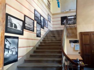 Ceresole: lo scalone del Municipio ospita le foto di Gianpaolo Montisci