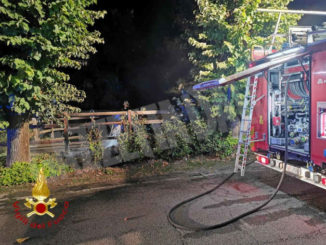 Cassonetti dei rifiuti in fiamme, intervengono i Vigili del Fuoco di Asti