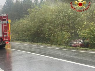 Sbanda in auto lungo in frazione Palucco: automobilista finisce all'ospedale