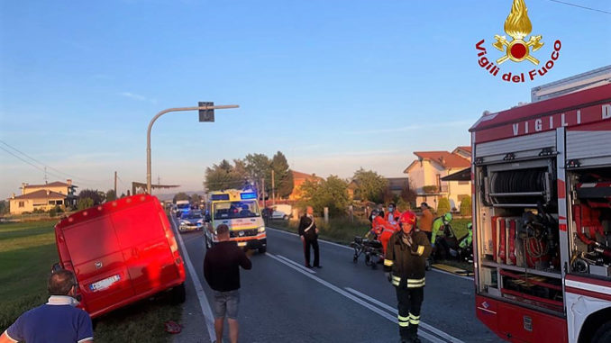 Auto e furgone si scontrano sulla via Autostrada a Magliano Alpi, elitrasportata a Cuneo la conducente dell'auto