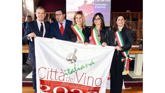 Città italiana del vino: Barolo ha passato il testimone ai friulani di Duino Aurisina
