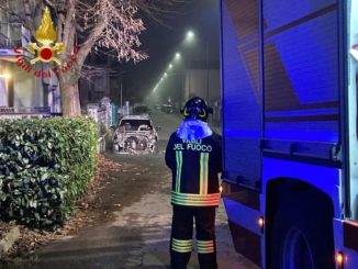 Due vetture prendono fuoco nel quartiere San Fedele di Asti