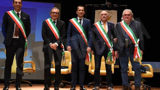 Cinque ex sindaci e cittadini illustri di Canelli celebrati sul palco del teatro Balbo 1
