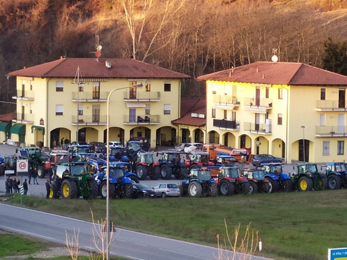 Giornata del ringrametno e benedizione dei trattori a Monchiero (1)