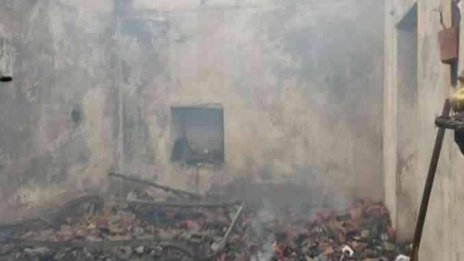 A Levice in fiamme il tetto di un cascinale: intervengono i Vigili del fuoco di Alba