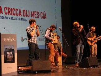La Fondazione Radici si presenta e presenta il docufilm Rèis-Raìz nel teatro Sociale di Alba