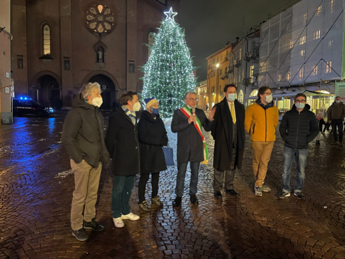 Alba: accese le luci dell’albero di Natale dono della famiglia Ferrero in occasione della Festa dell’Immacolata e della prima giornata delle Notti della Natività 2