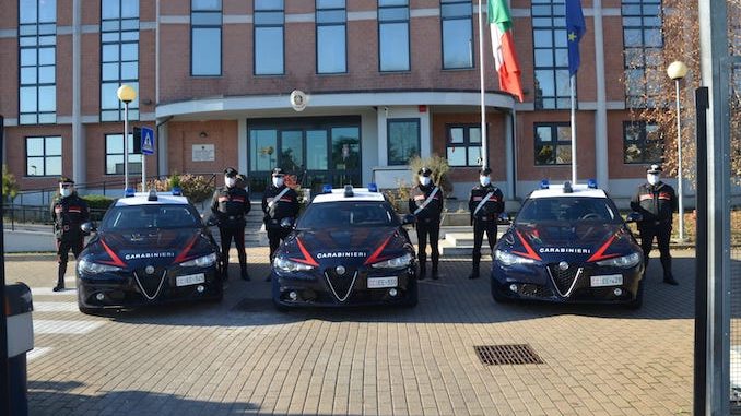 Asti: presentazione delle nuove autoradio Alfa Romeo Giulia al Comando provinciale dei Carabinieri.