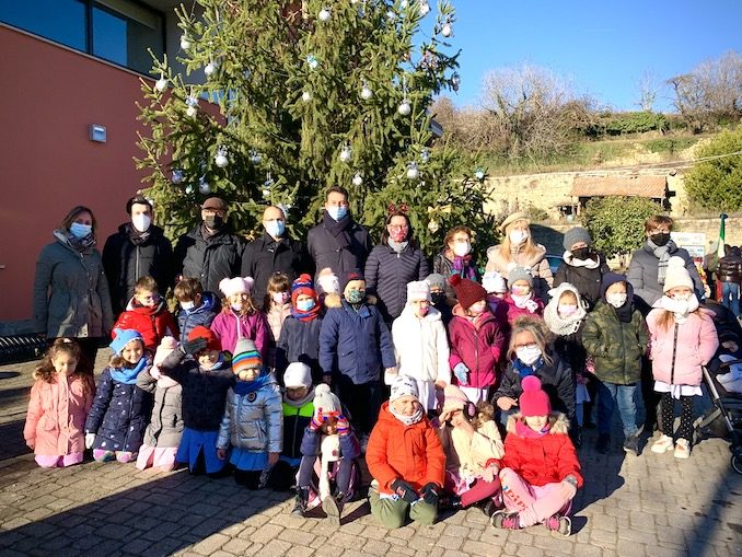 Con i bambini Cortemilia accende l’albero di Natale 3