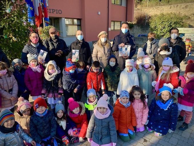 Con i bambini Cortemilia accende l’albero di Natale 4