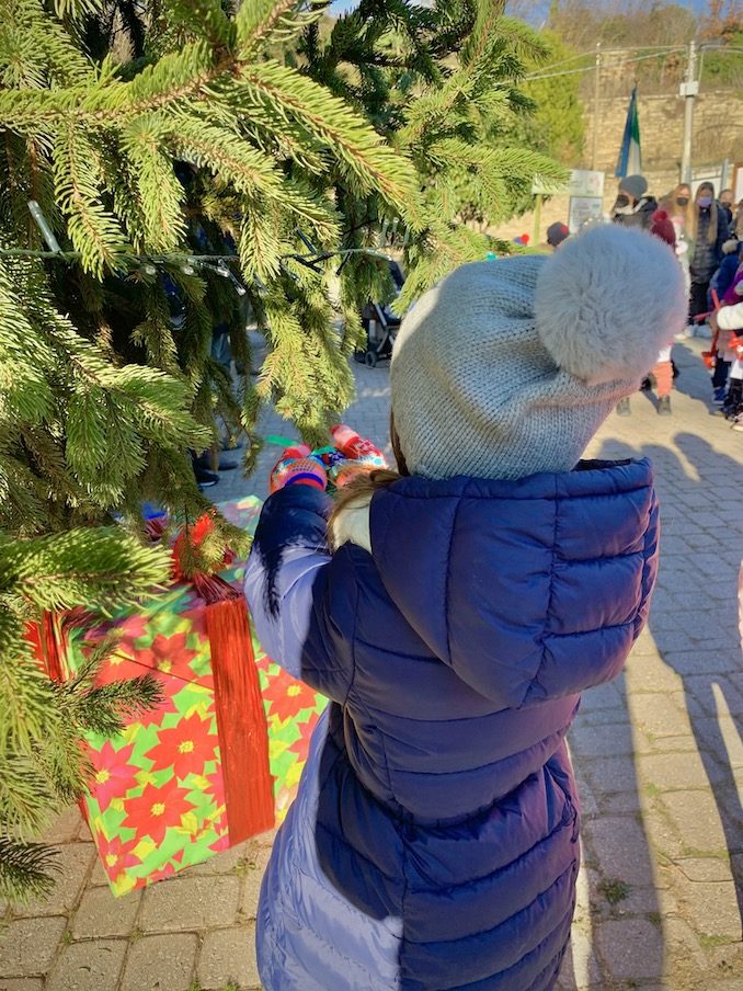 Con i bambini Cortemilia accende l’albero di Natale 5