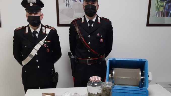 Spacciavano marijuana in centro: coppia denunciata a Montegrosso