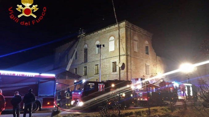 Incendio ad un tetto nel comune di Motta di Costigliole d'Asti