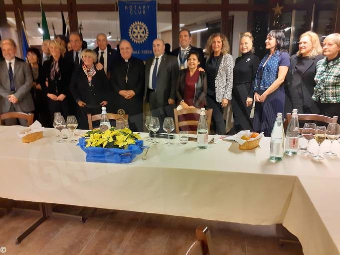 Il vescovo di Alba ospite alla serata degli auguri del Rotary Canale-Roero 1