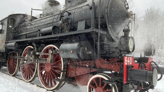 Treno storico, sotto la neve, verso Ceva, Nucetto e Ormea