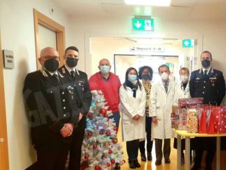 Babbo Natale ha le stellette: i Carabinieri portano regali alla pediatria 4