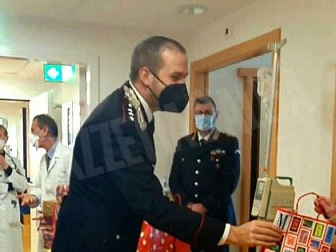 Babbo Natale ha le stellette: i Carabinieri portano regali alla pediatria 5