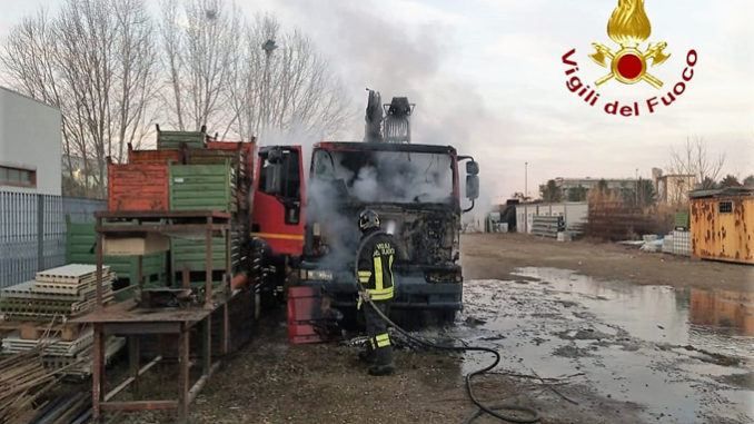 Incendio presso la Metal Recupero Ferrosi in Viale del Lavoro ad Asti