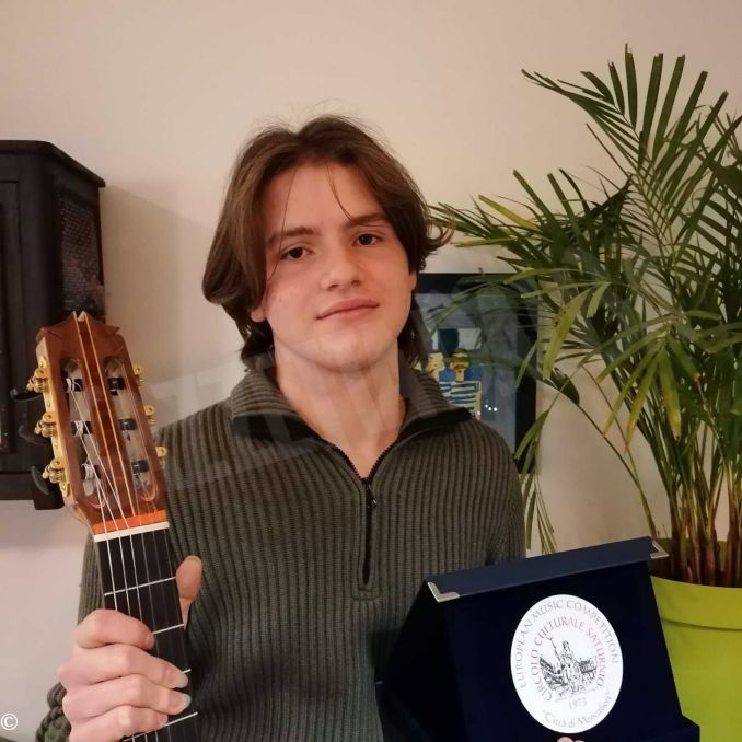 Matteo Borio, chitarrista del liceo Da Vinci vince il concorso di Moncalieri