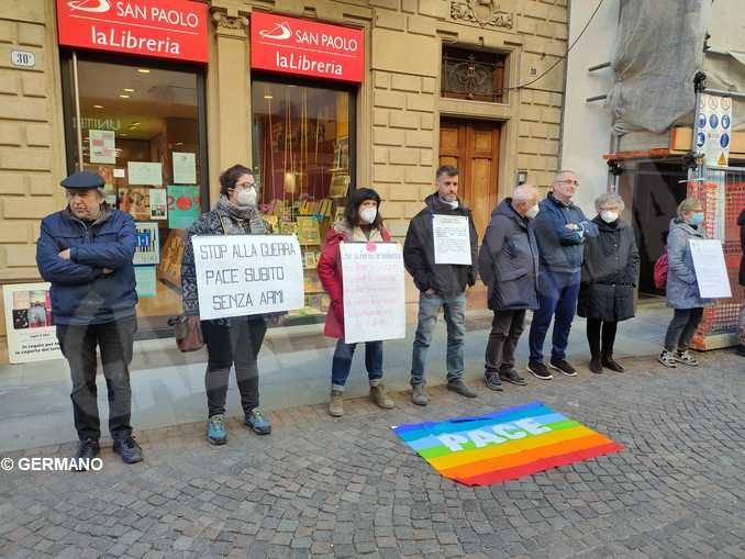 Le Donne in nero in piazza protestano contro la guerra in Ucraina 1
