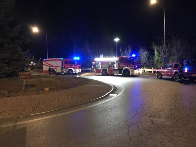 Incidente in via Cuneo a Bra: il guidatore abbandona l'auto in fiamme 3