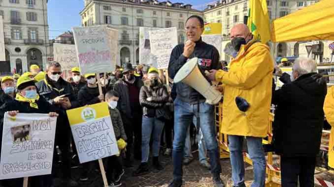 Rincari e speculazioni: blitz di Coldiretti a Torino, agricoltori cuneesi in prima linea