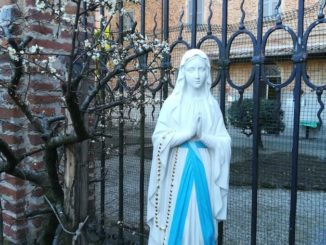 La Madonna di Lourdes celebrata dai cappuccini sulla rocca