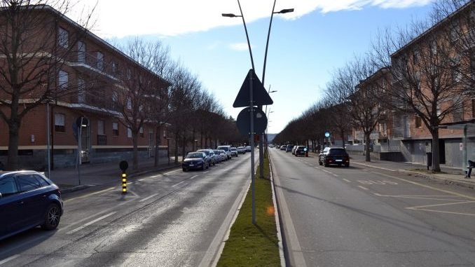 Lavori in corso Europa ad Alba. Lunedì sera si abbattono gli alberi