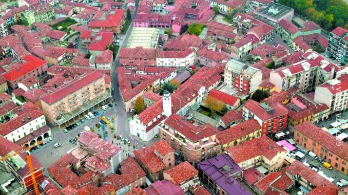 alba-piazza-pertinace Piccola delinquenza: il Centro storico di Alba chiede di affrontare il tema