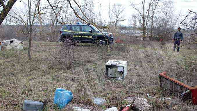 Alessandria: La Fiamme gialle scoprono tre discariche abusive vicino al Curone