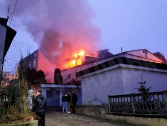 Bruciano tetto e parte di un alloggio a San Damiano d'Asti