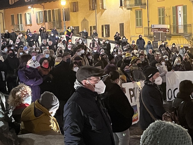 Ucraina, manifestazione contro la guerra a Bra 3