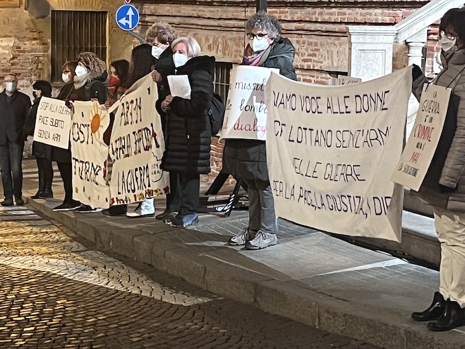 Ucraina, manifestazione contro la guerra a Bra 4