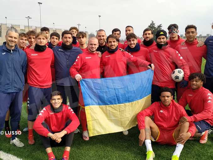 Bra calcio il difensore ucraino Ruslan Pisnyi si unisce alla prima squadra
