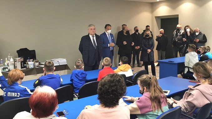 Alberto Cirio e Antonio Tajani a La Morra per incontrare i bimbi ucraini