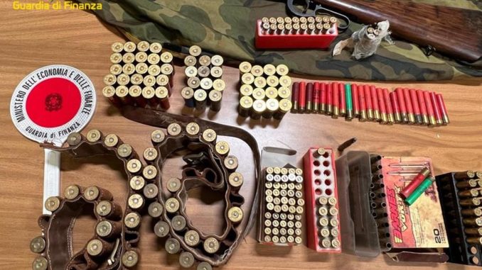 Winchester mod 1894 Teneva un fucile nel bar: arrestato un esercente ligure