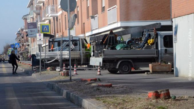 Lavori in corso Europa, dopo gli alberi tocca allo spartitraffico 2