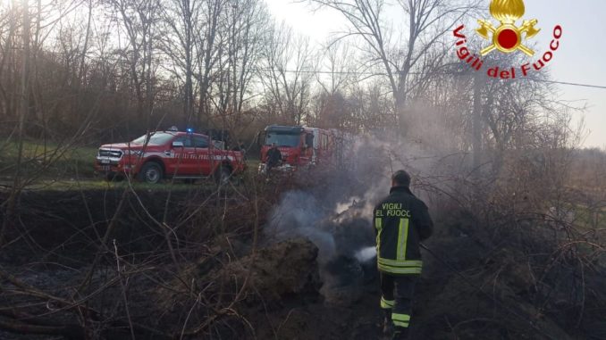 Pomeriggio di incendi nell'Astigiano