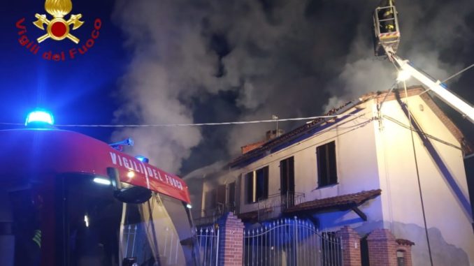 Brucia una casa a Cortazzone: residenti messi in salvo dai pompieri