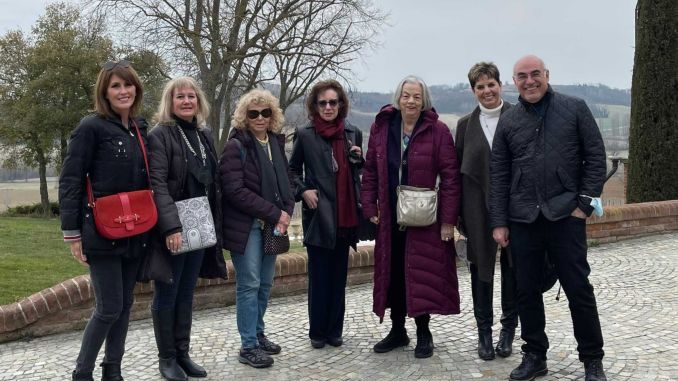 Tour operator americani visitano le colline