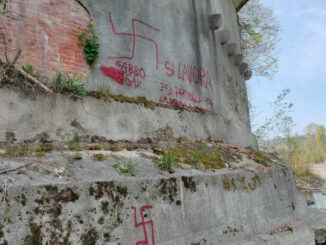 Svastiche e scritte fasciste lungo il Tanaro a Farigliano