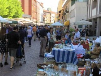 Oggi (25 aprile) a Bra c'è il mercatino dell'antiquariato