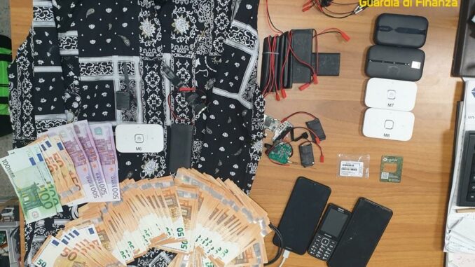 foto auricolari Savona Truffa delle patenti: sgominata una banda attiva in tutto il Nord Italia