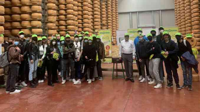 Gli studenti del Guala in visita da Valgrana