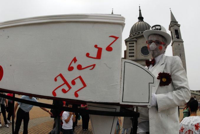 Il mago Sales invita tutti a Colle Don Bosco per il raduno di prestigiatori e clown 1