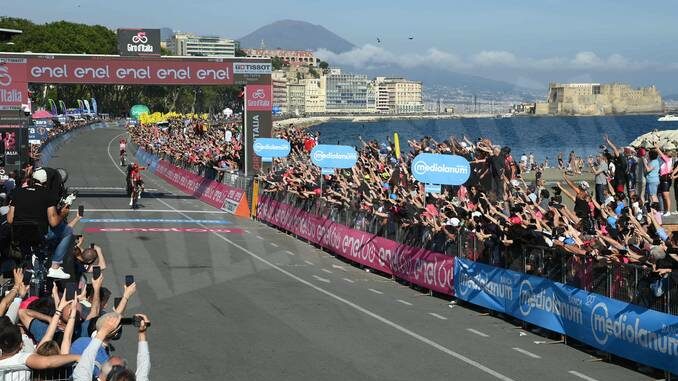 Al Giro vince De Gendt. Domani arrivo in salita