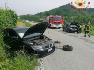 Corneliano d'Alba: frontale tra due auto, due feriti