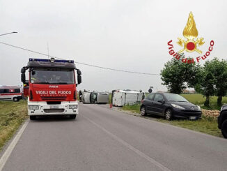 Un'auto ed un furgone si scontrano, ribaltandosi lungo la Provinciale 174 all’incrocio con via Molinengo a Busca